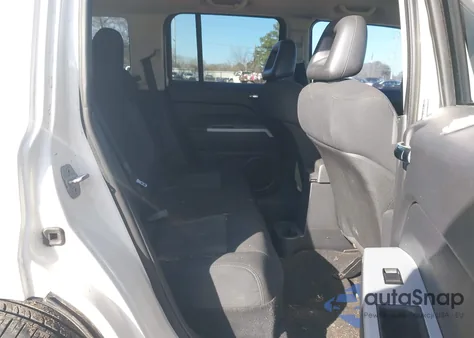 2008 Jeep Patriot Sport z USA, uszkodzony, nr VIN 1J8FT28WX8D654362